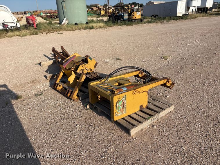 Midwestern M10C pipe layer attachment - JM9515