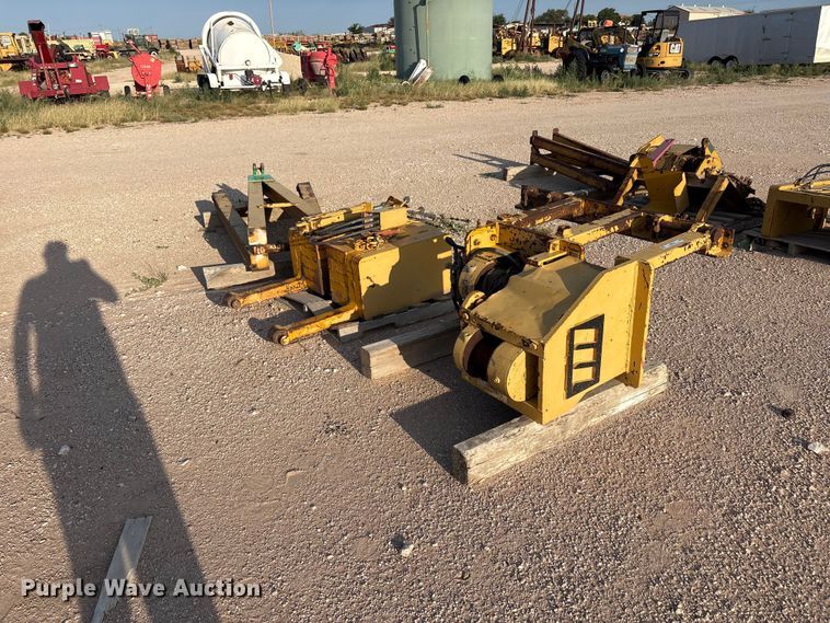 Midwestern M206 pipe layer attachment - JM9516