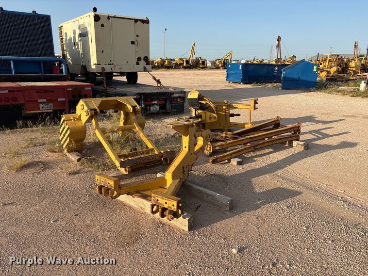Midwestern M250C pipe layer attachment - JM9517