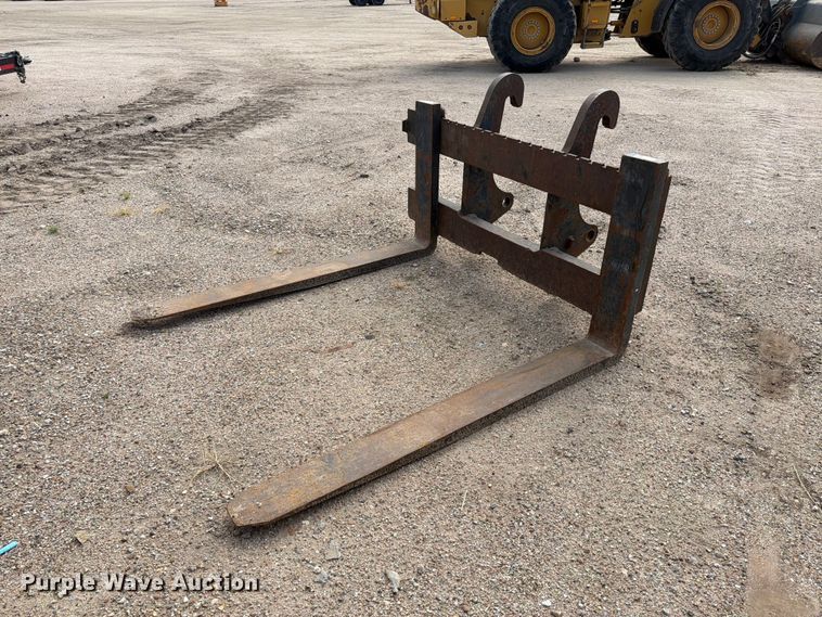 60" L wheel loader forks - MZ9715