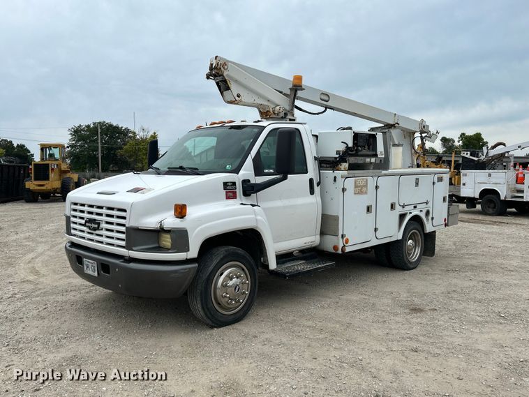 2005 Chevrolet C4500 bucket truck - NM9828