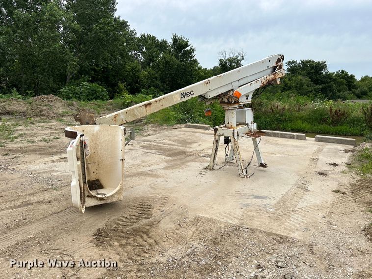 Altec 200A boom lift - NM9830