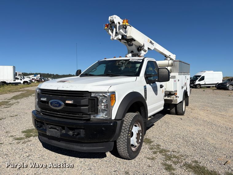 2017 Ford F450 Super Duty bucket truck - YA3104