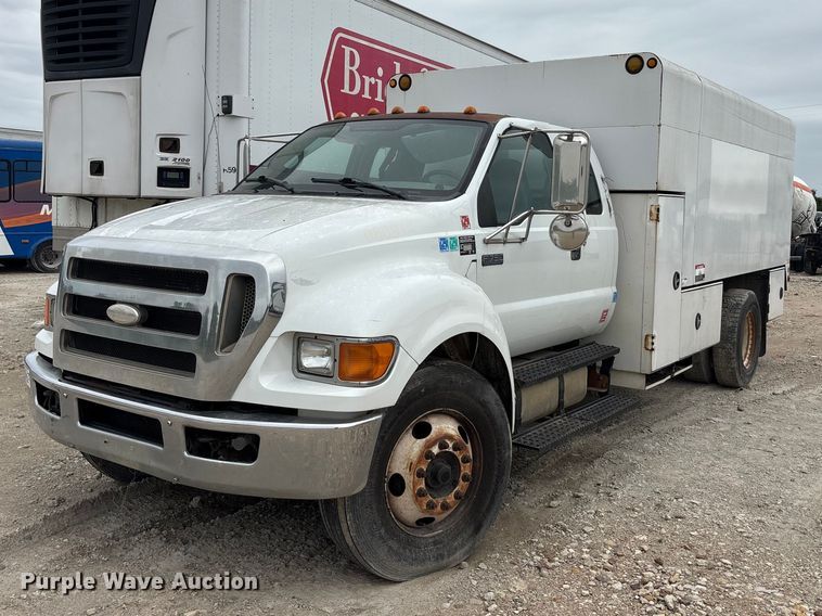 2009 Ford F750 Super Duty chipper truck - YA3305