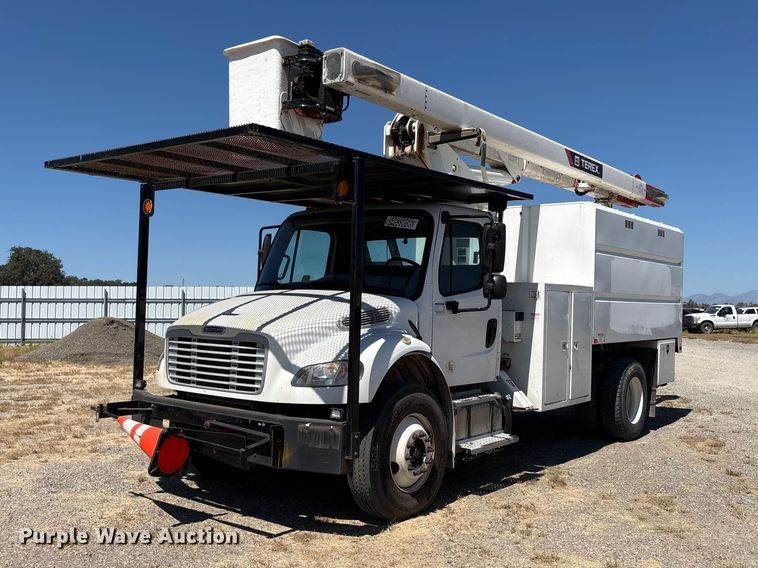 2018 Freightliner Business Class M2  forestry bucket truck - YA3645
