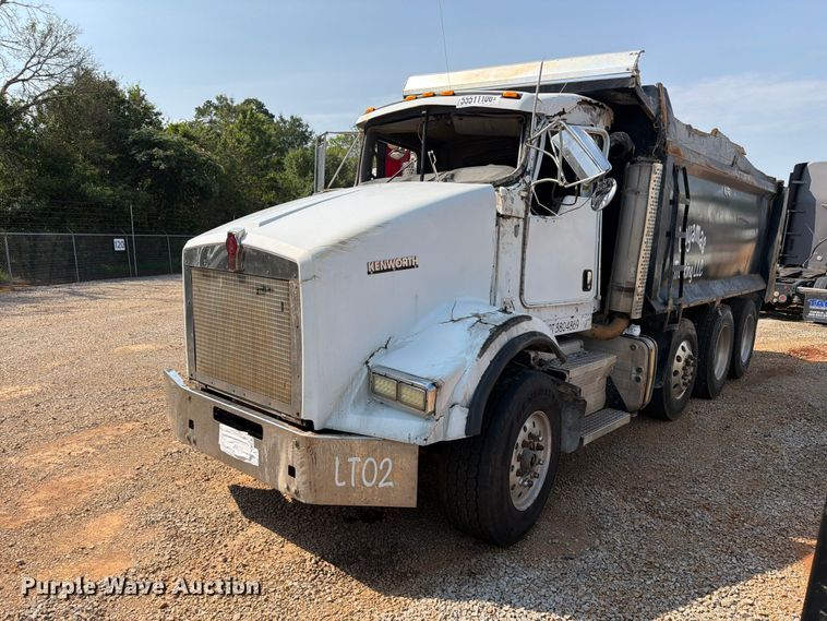 2006 Kenworth T8 dump truck - YA3811