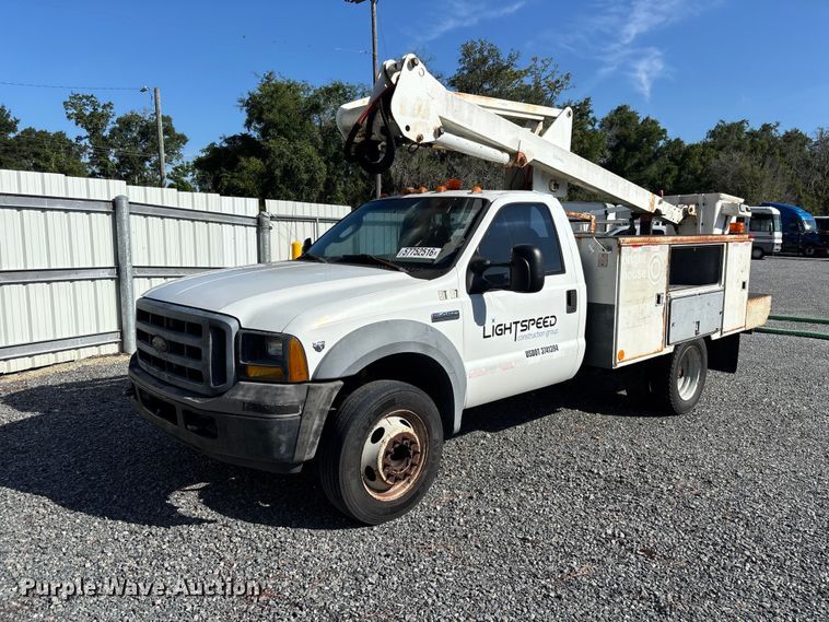 2005 Ford F450 Super Duty bucket truck - YA3907