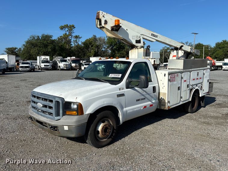 2006 Ford F350 Super Duty  bucket truck - YA3909