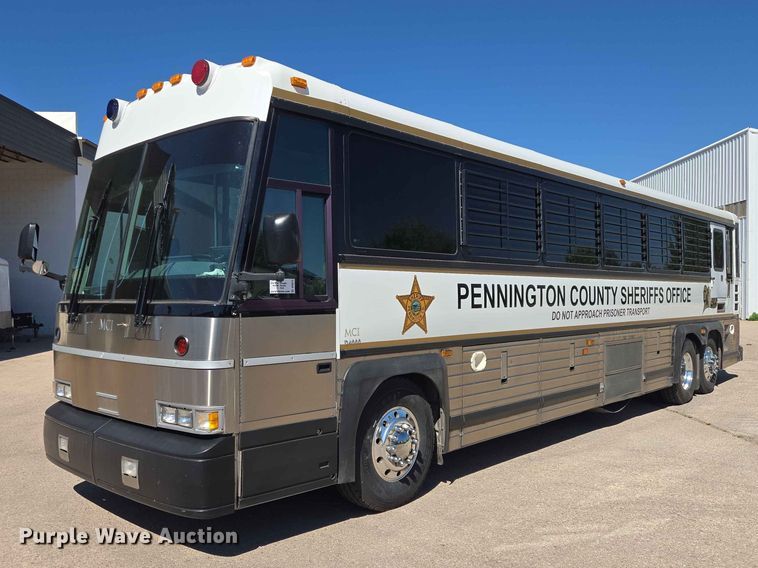 2014 Motor Coach Industries D4000 prison transport bus - DP8975