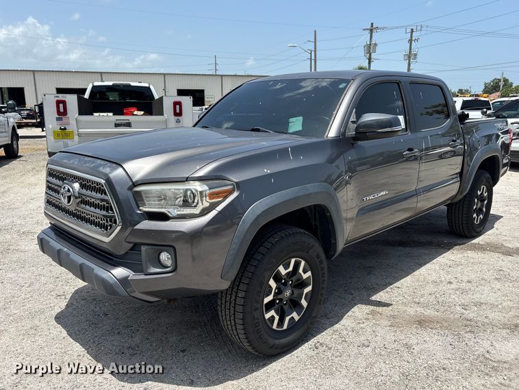 2017 Toyota Tacoma Crew Cab pickup truck - DU6397