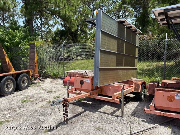 2004 American Signal Company message board trailer - DU6408