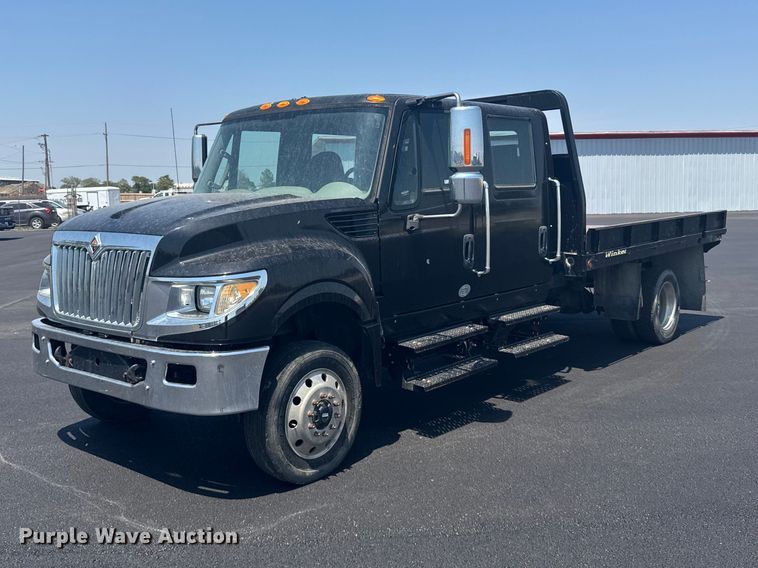 2015 International TerraStar Crew Cab flatbed truck - DY3069
