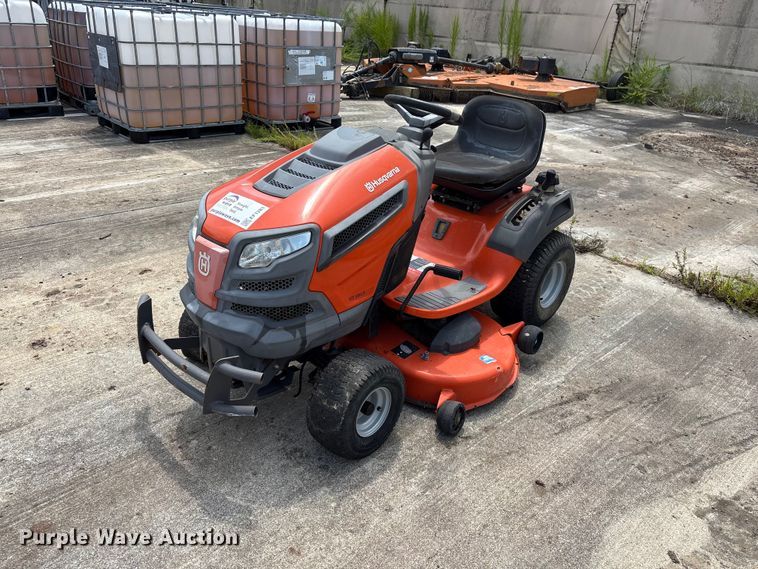 2016 Husqvarna YT46LS lawn mower - EF1283