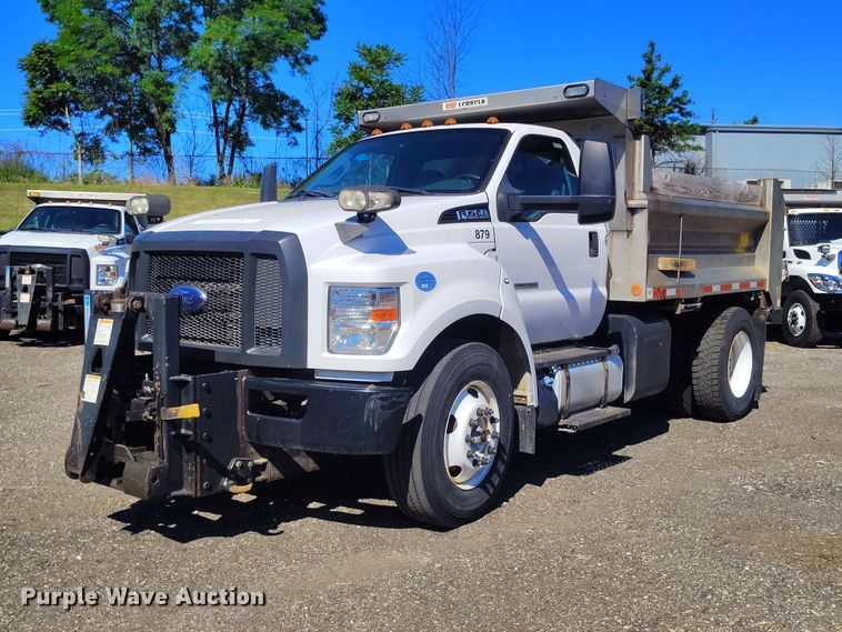 2016 Ford F750 dump truck - EW1034