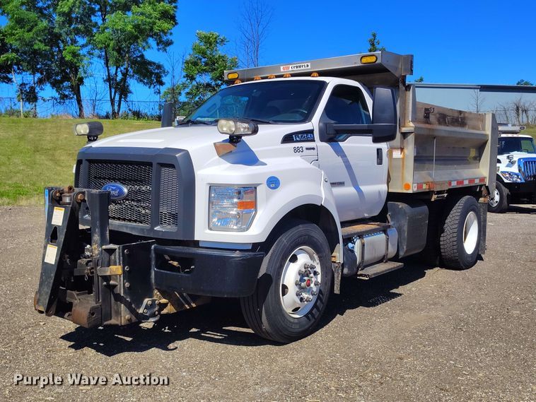 2016 Ford F750 dump truck - EW1035
