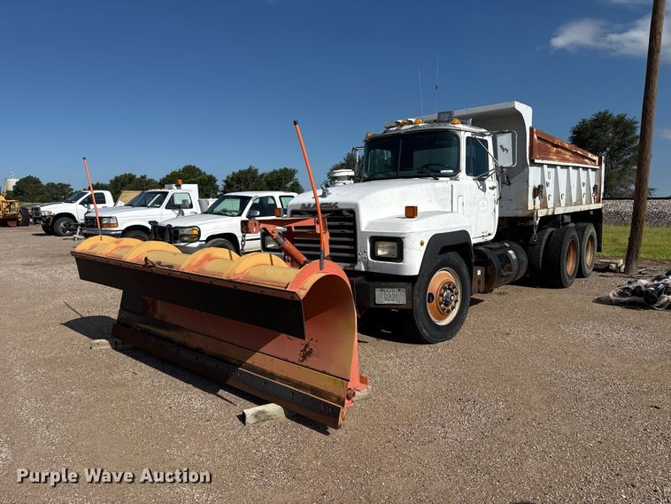 1991 Mack RD690S dump truck - EW4036