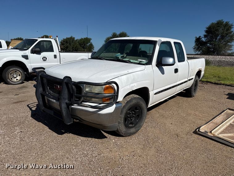 2000 GMC Sierra 1500 Ext. Cab pickup truck - EW4037