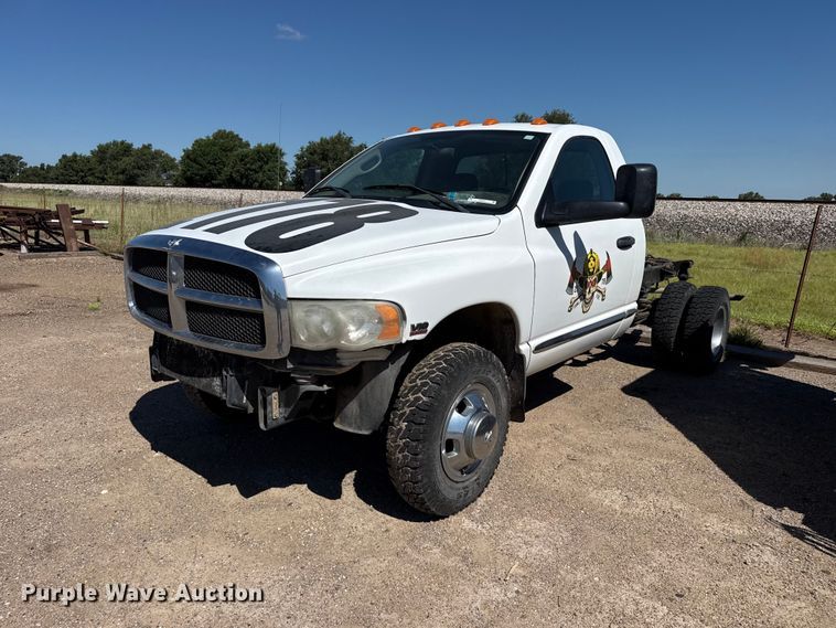 2003 Dodge Ram 3500 pickup truck cab and chassis - EW4041