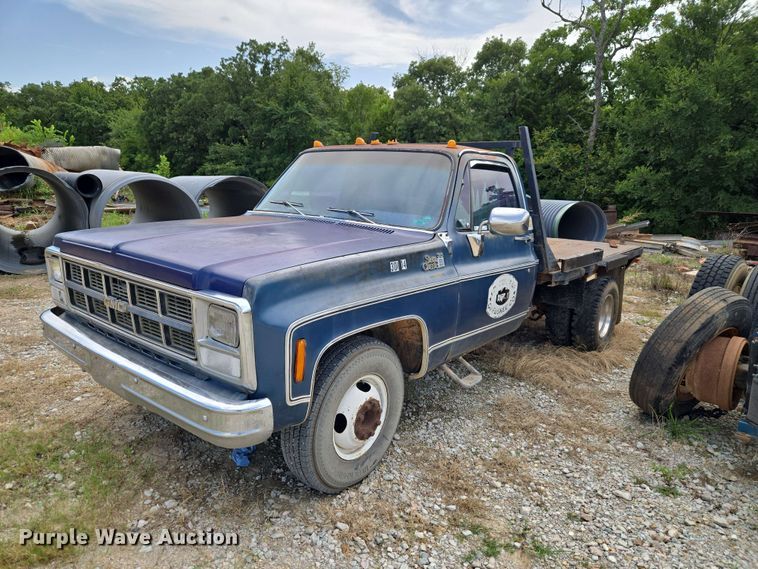 1980 GMC Sierra 35 Camper Special flatbed pickup truck - EW8496