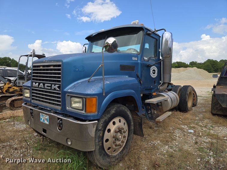 2007 Mack CHN semi truck - EW8497