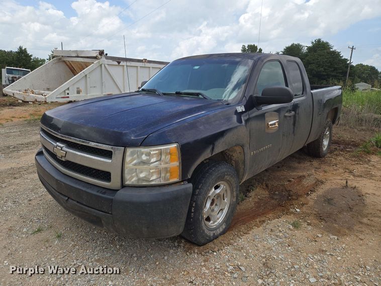 2008 Chevrolet Silverado 1500 Ext. Cab pickup truck - EW8499