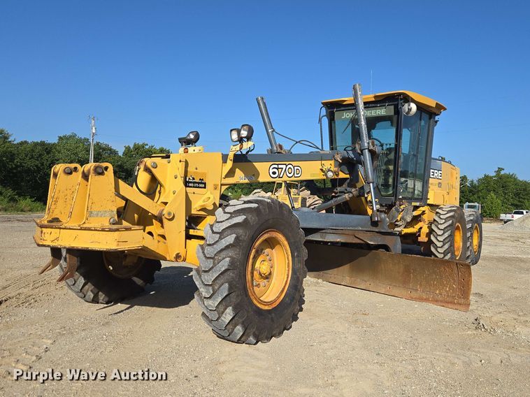2005 John Deere 670D motor grader - EW8500
