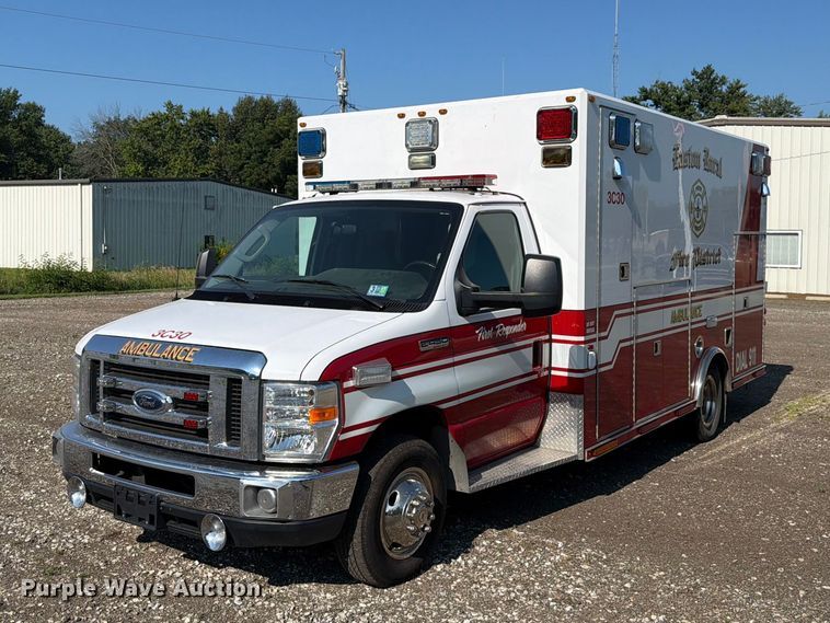 2009 Ford E450 Super Duty ambulance - EX4577