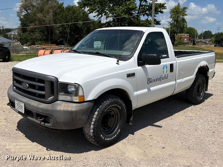 2004 Ford F350 Super Duty pickup truck - FB5803