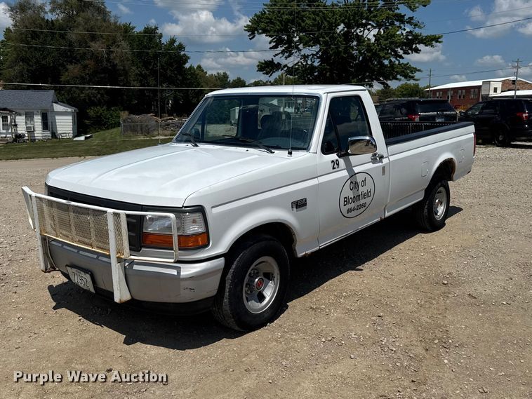 1993 Ford F150 pickup truck - FB5805