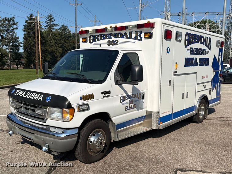 2001 Ford E450 Super Duty ambulance - FC3249
