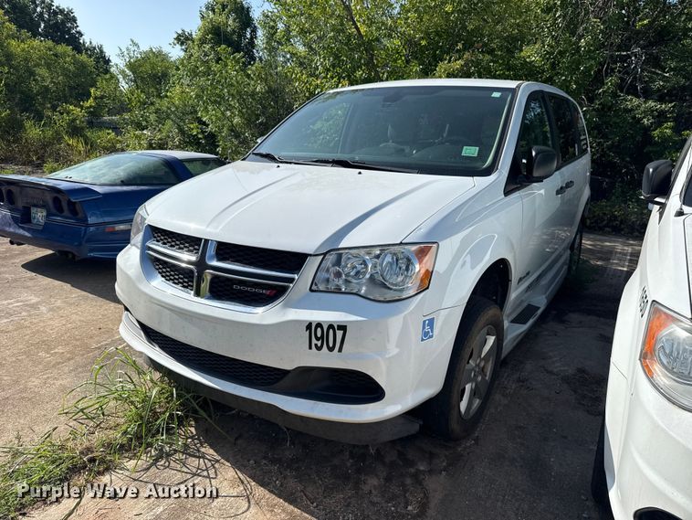 2019 Dodge Grand Caravan handicap accessible van - FC4026