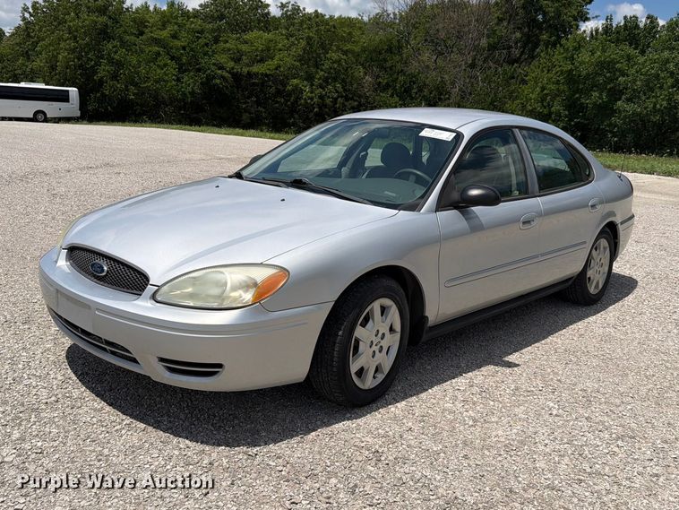2005 Ford Taurus SE  - FH6265