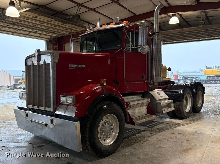 1995 Kenworth W900 semi truck - FK3527