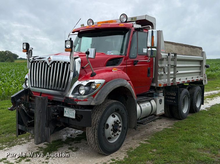 2013 International 7400 dump truck - FK4047