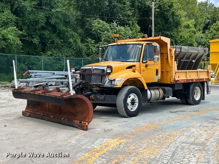 2006 International 7400 dump truck - FT6029
