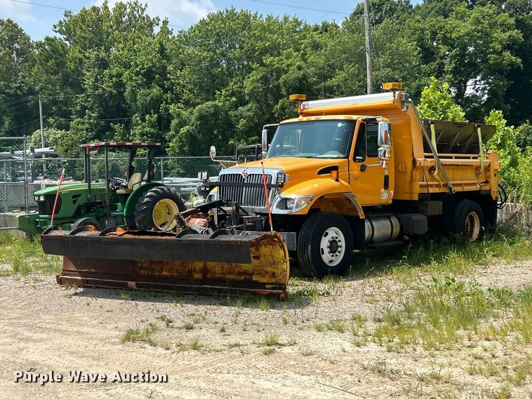 2006 International 7400 dump truck - FT6031