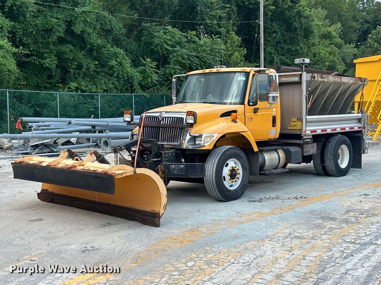 2006 International 7400 dump truck - FT6040