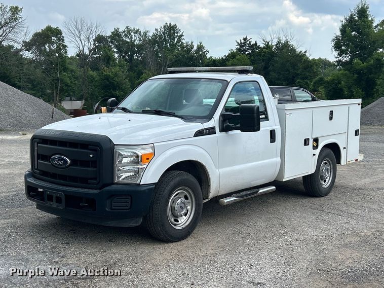 2016 Ford F250 Super Duty XL utility bed pickup truck - FT6065