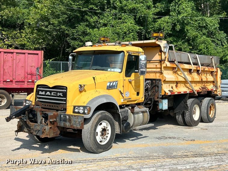 2010 Mack GU713 dump truck - FT6075