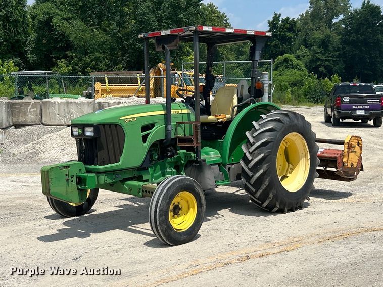 2010 John Deere 5075M tractor - FT6077