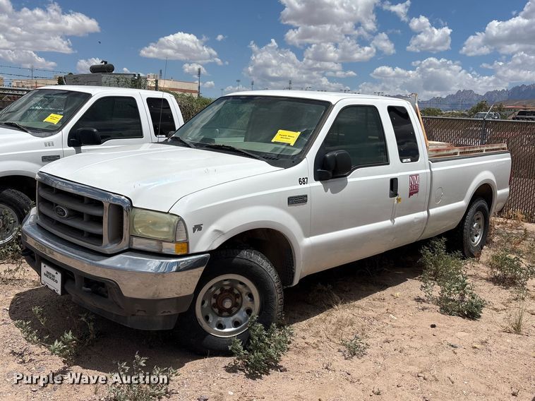 2004 Ford F350 Super Duty Ext. Cab pickup truck - JM9500