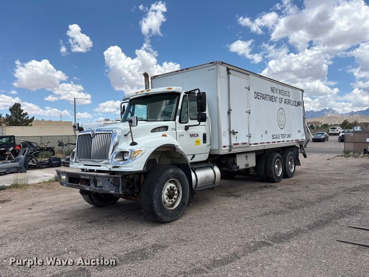 2006 International 7600 box truck - JM9501