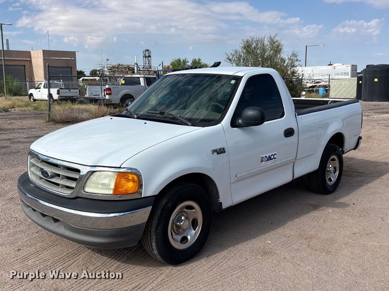 2004 Ford F150 pickup truck - JM9505