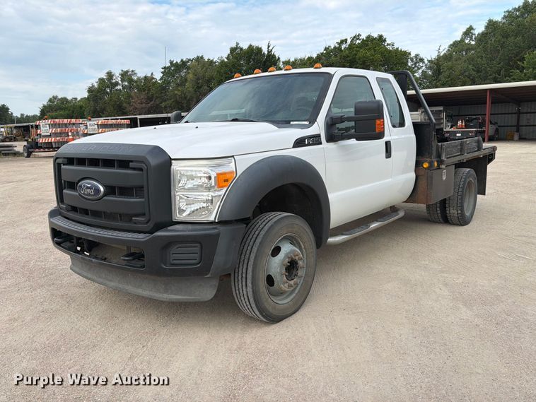 2012 Ford F-450 Ext. Cab flatbed truck - MZ9728