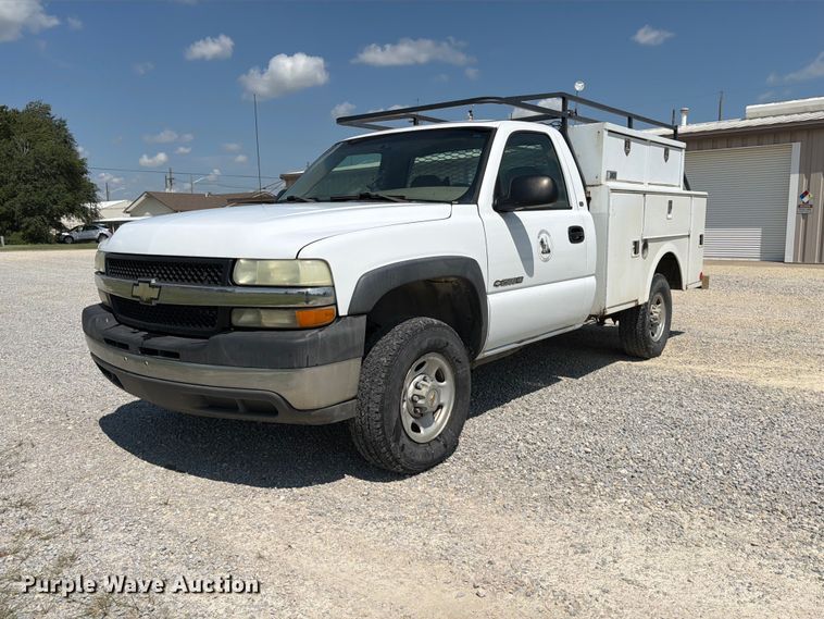 2002 Chevrolet Silverado 2500HD utility bed pickup truck - MZ9731