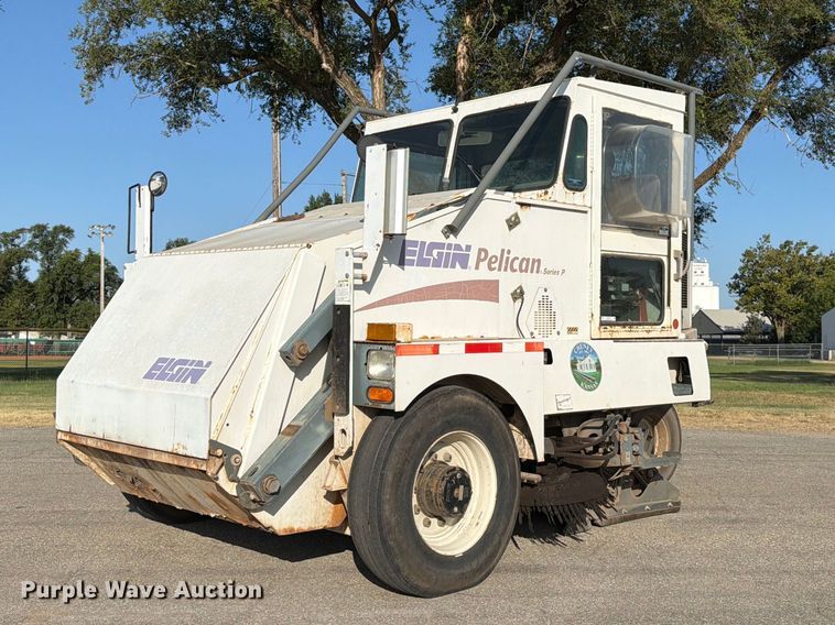 2003 Elgin Pelican Series P street sweeper truck - MZ9744