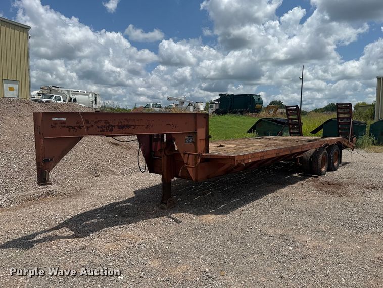 1985 W-W equipment trailer - NK9242