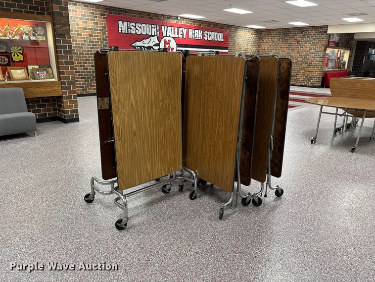 (5) tables - NM9882