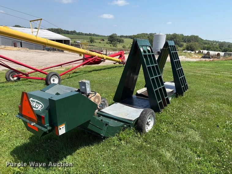 Sukup Manufacturing Company drive over pit auger - DV8557