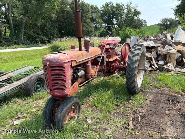 Farmall FC tractor - DV8570